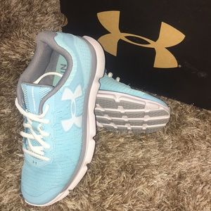 ✨NWT Blue under armour cross trainers